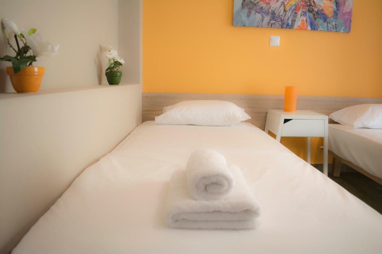 Chic And Minimal Apartment Close To Thissio Metro Athena Bagian luar foto